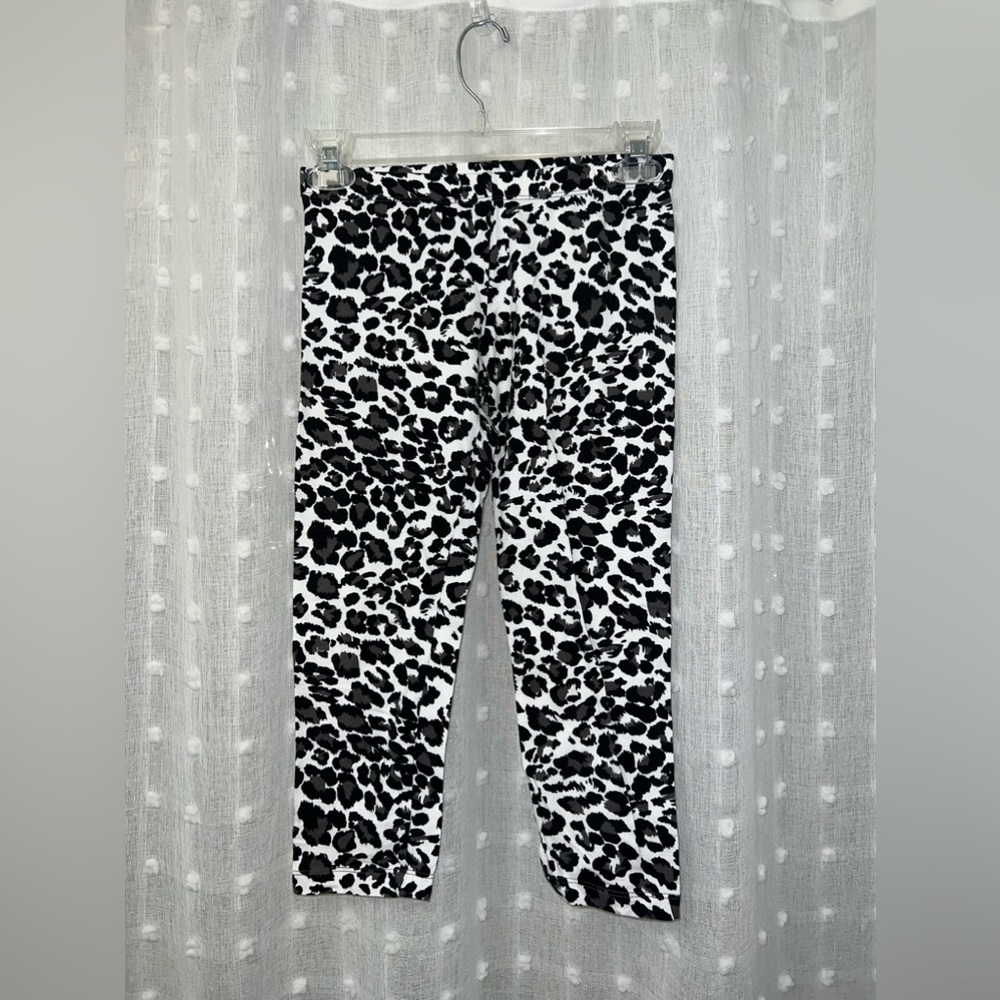 Cotton cropped black, white and gray cheetah print leggings